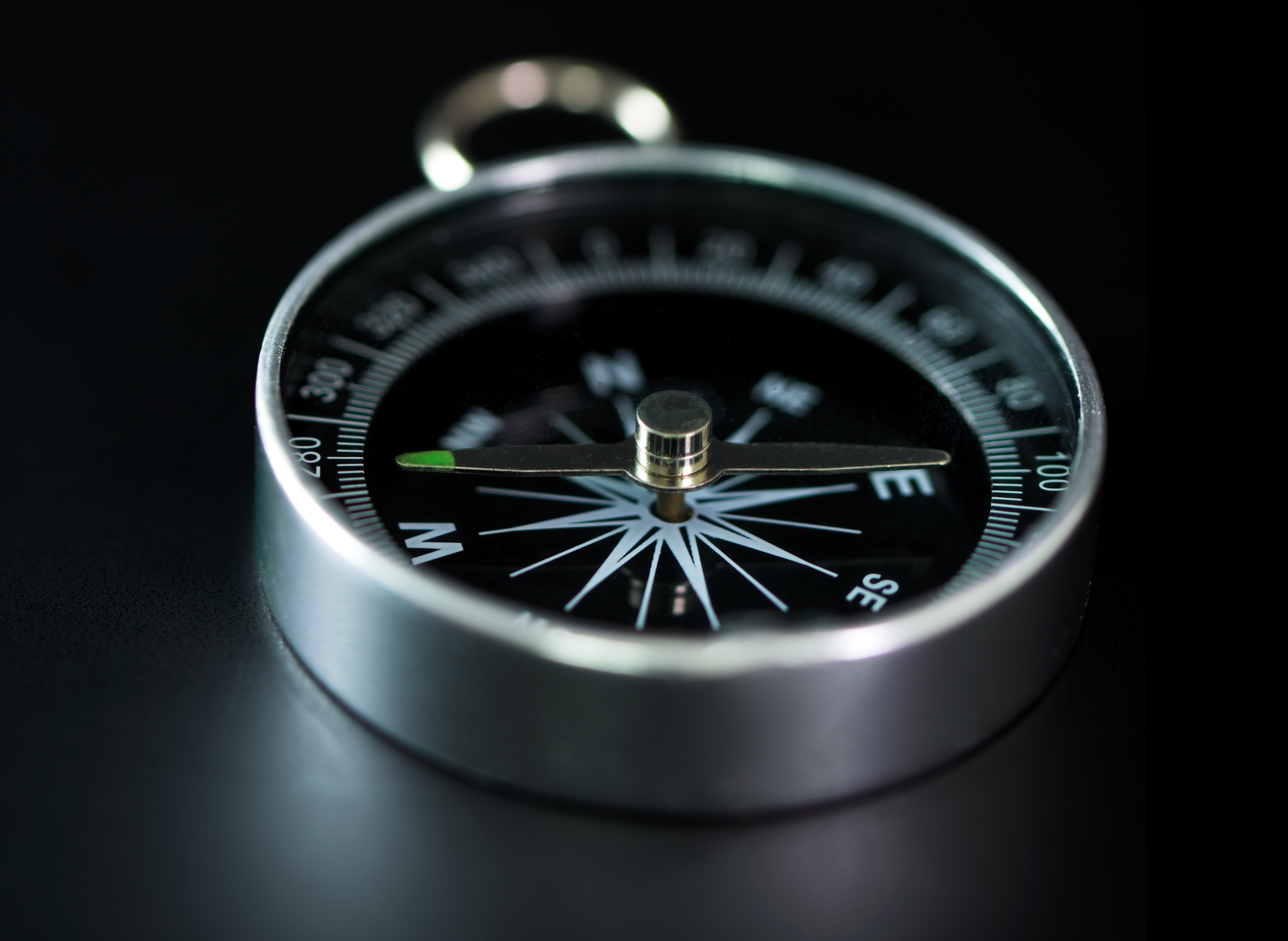 classic-magnetic-compass_1000x1000